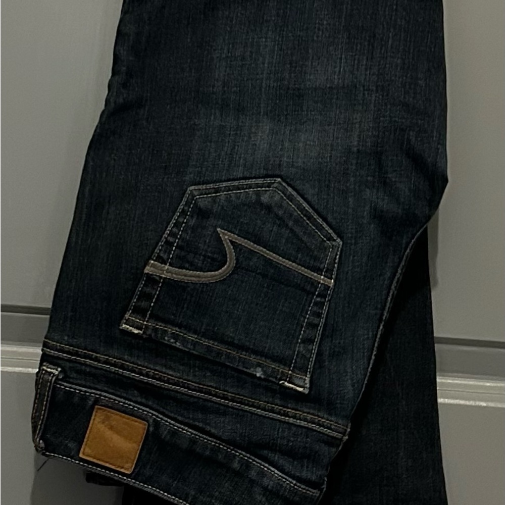 American Eagle. Stretch. Size 6. Artist. Like New. Dark Blue.
